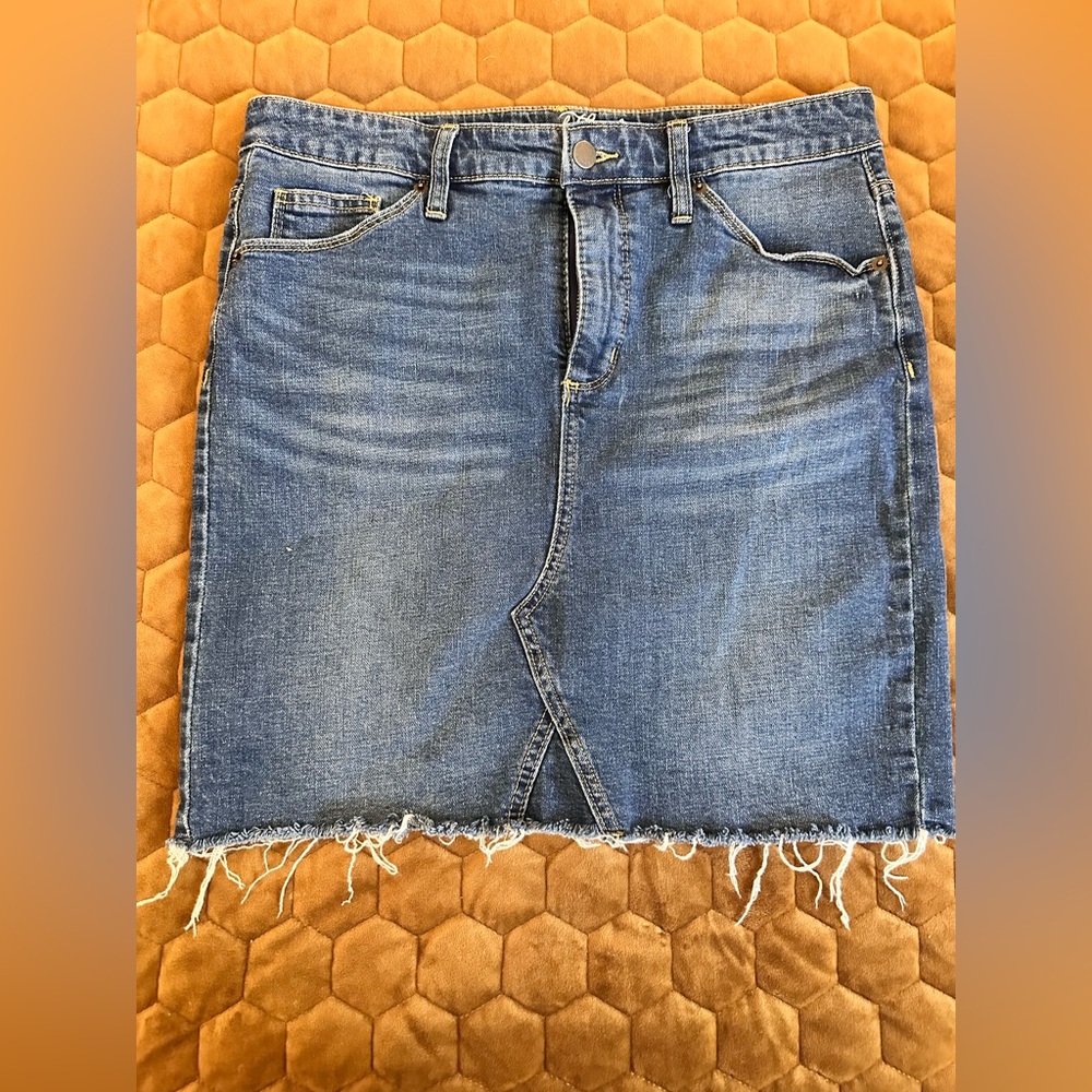 Universal Thread Blue Denim Skirt Knee-Length Casual